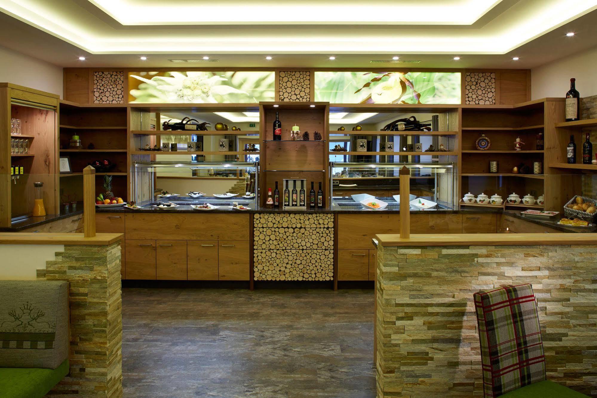 Wohlfuehlhotel Berg Heil Holzgau Luaran gambar