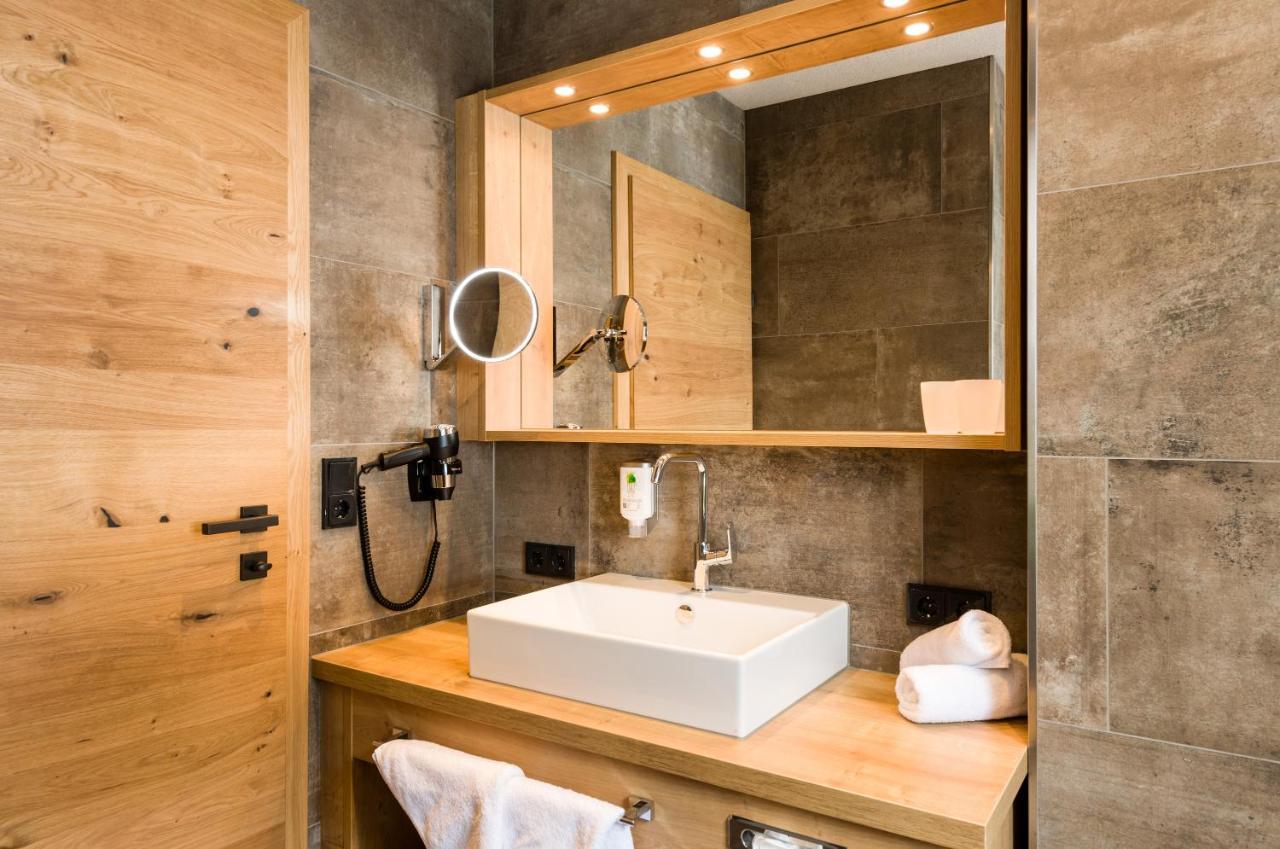 Wohlfuehlhotel Berg Heil Holzgau Luaran gambar