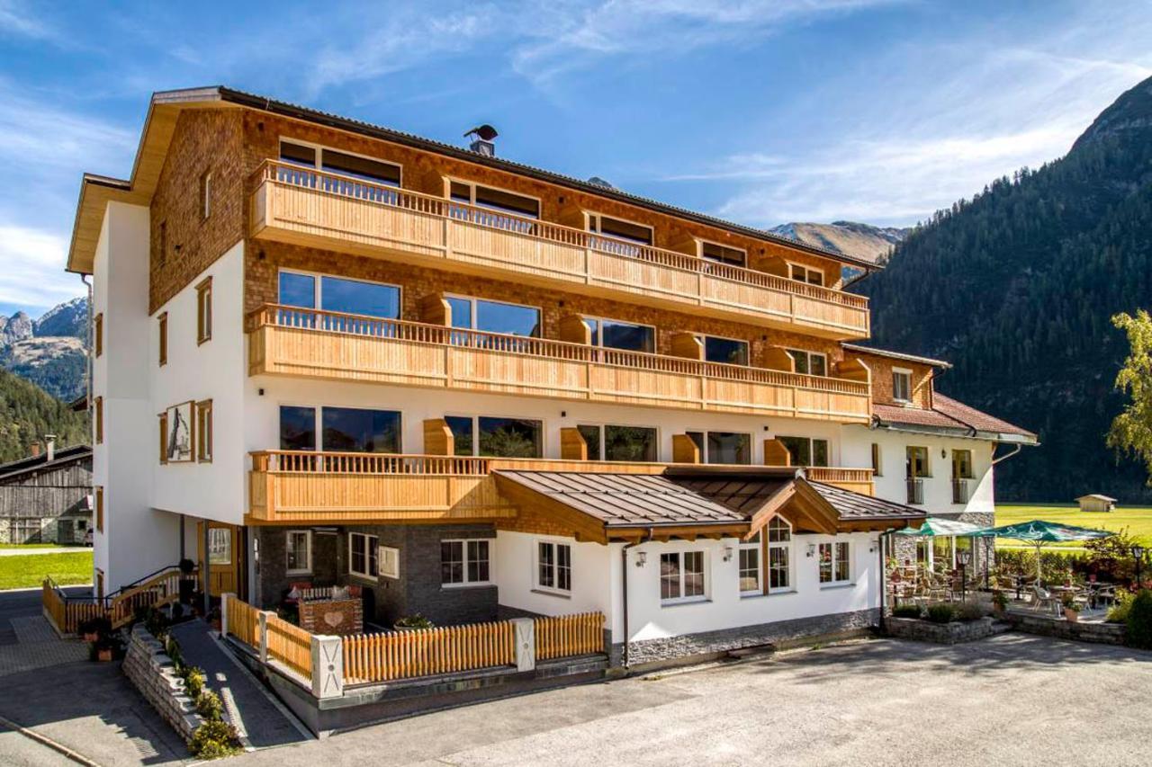 Wohlfuehlhotel Berg Heil Holzgau Luaran gambar